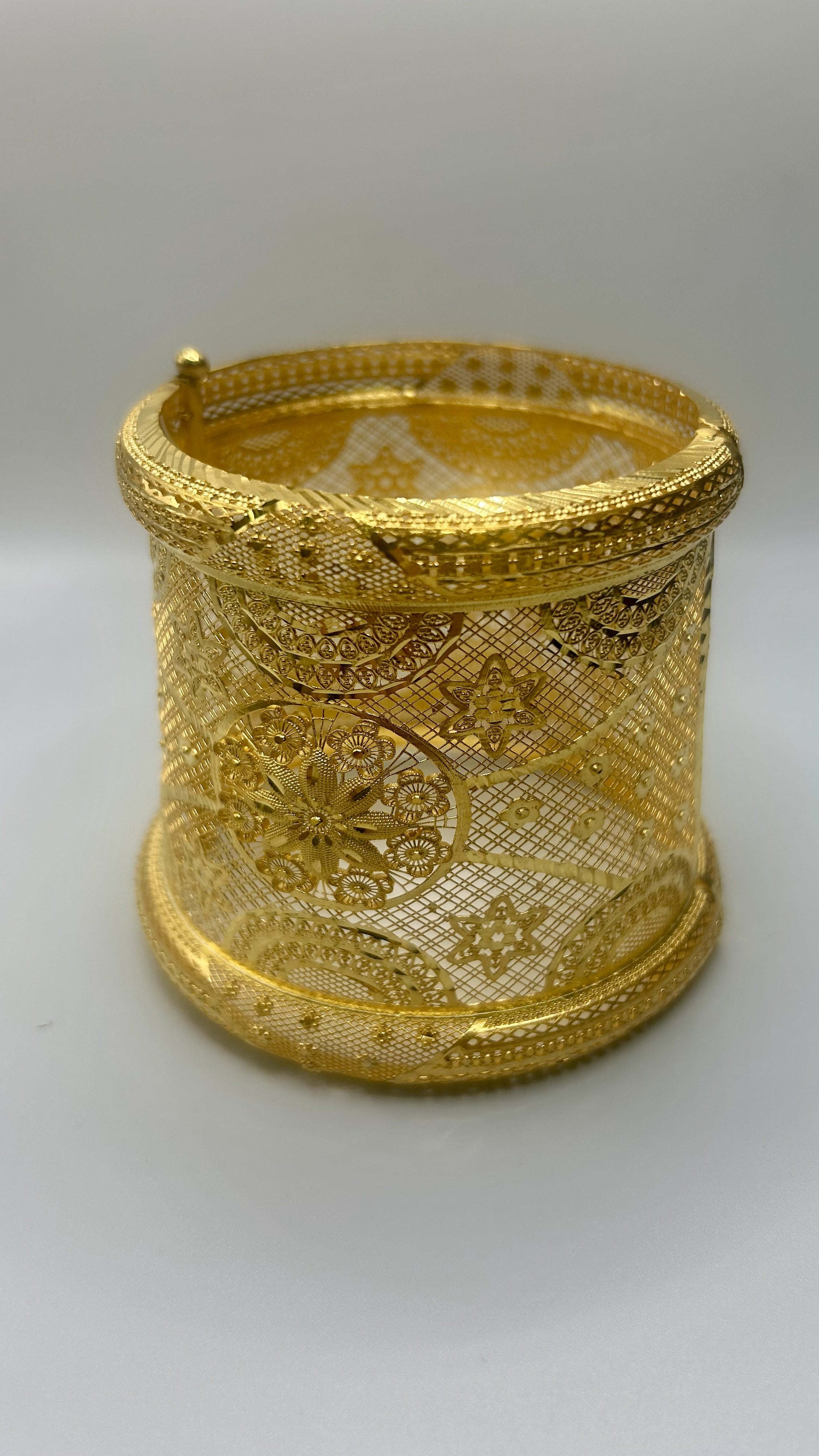 Hint Motifli Geniş Tül Bilezik 925 Ayar Gümüş Üzeri 22 Ayar Altın Kaplama – 7 cm