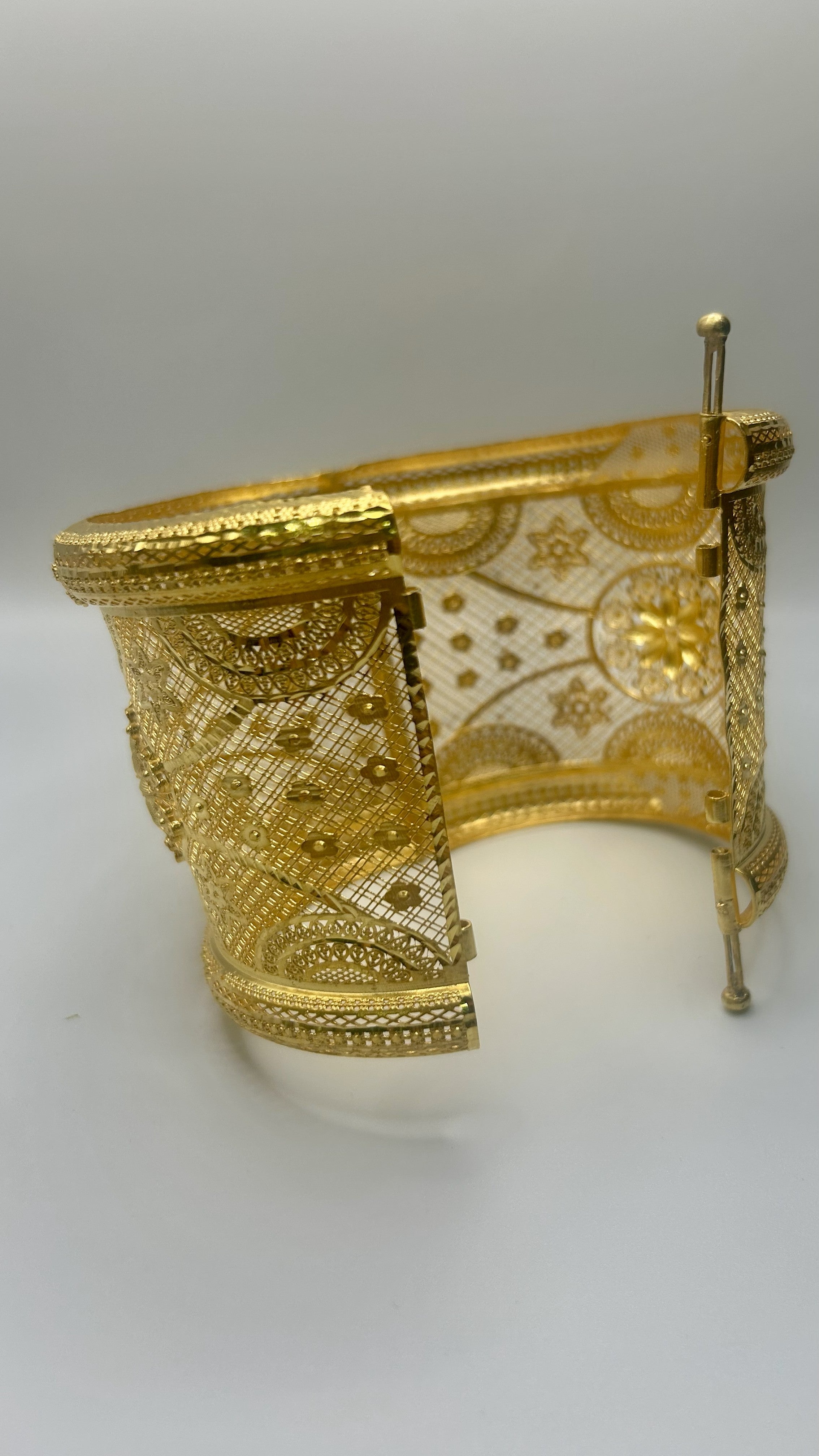 Hint Motifli Geniş Tül Bilezik 925 Ayar Gümüş Üzeri 22 Ayar Altın Kaplama – 7 cm