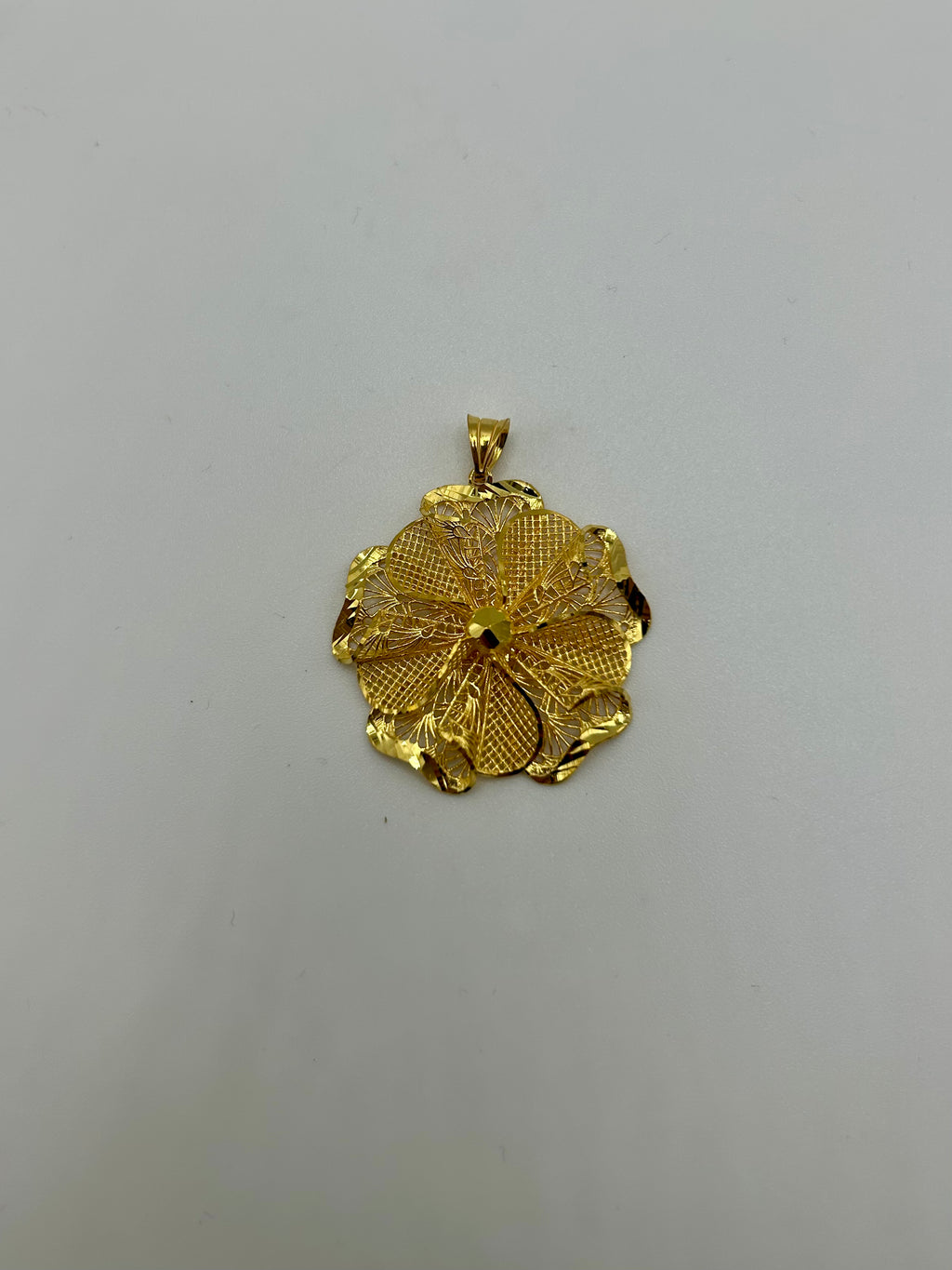 Çiçek Desenli Kolye Ucu – 22 Ayar Altın Kaplama 925 Gümüş El İşçiliği | NYR Kuyumculuk