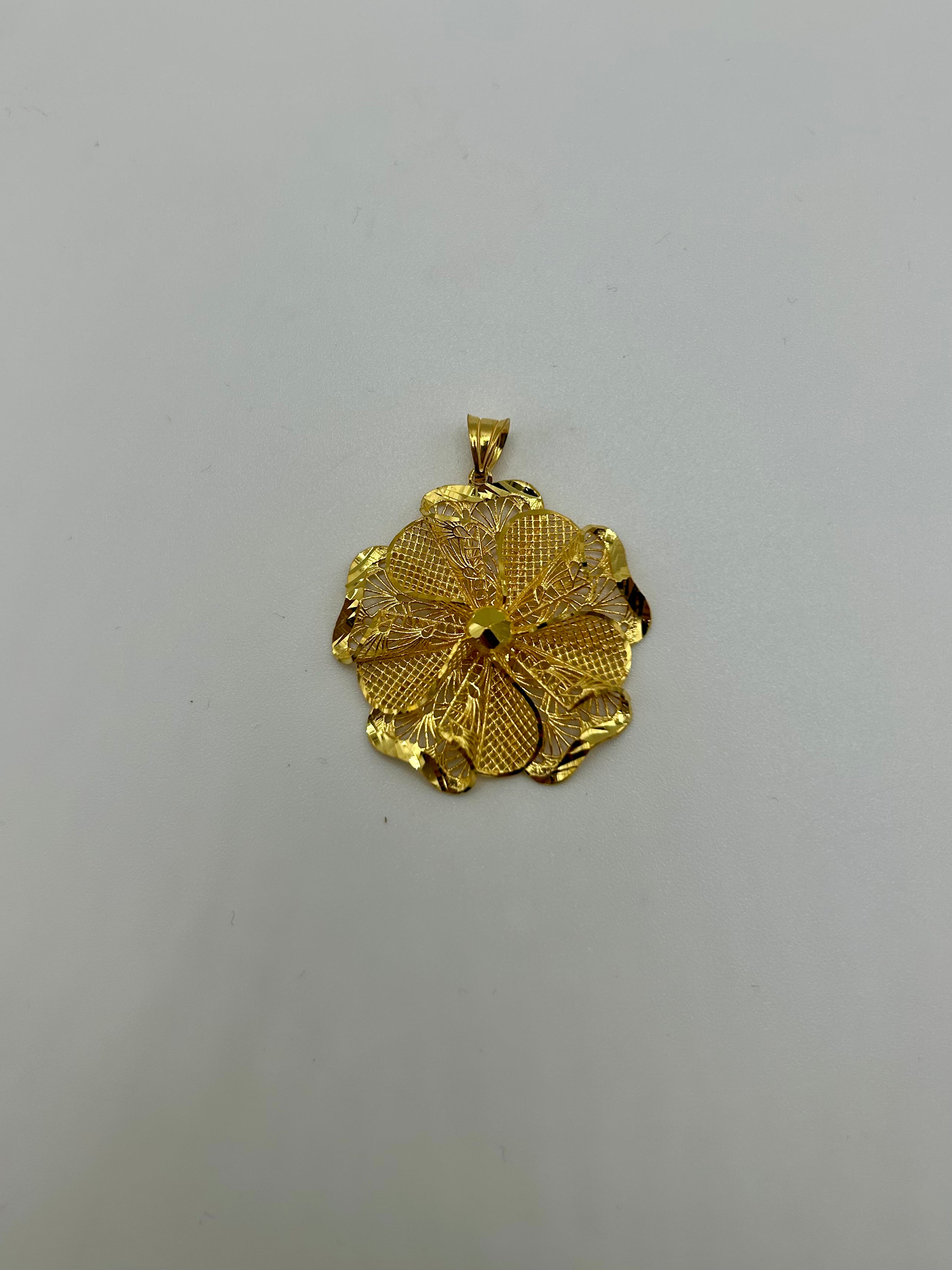 Çiçek Desenli Kolye Ucu – 22 Ayar Altın Kaplama 925 Gümüş El İşçiliği | NYR Kuyumculuk