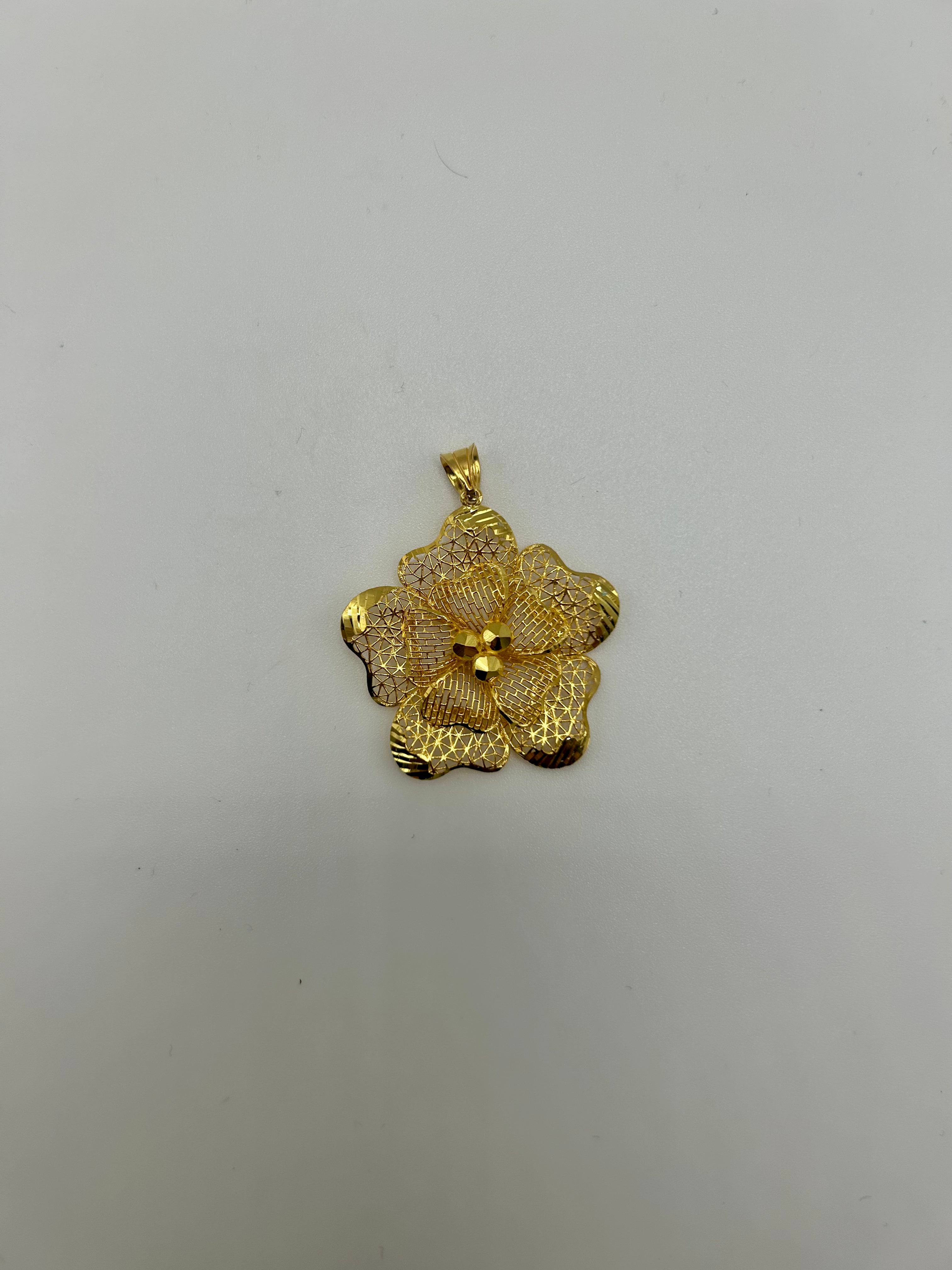 Zarif Çiçek Desenli Kolye Ucu – 22 Ayar Altın Kaplama 925 Gümüş El İşçiliği | NYR Kuyumculuk