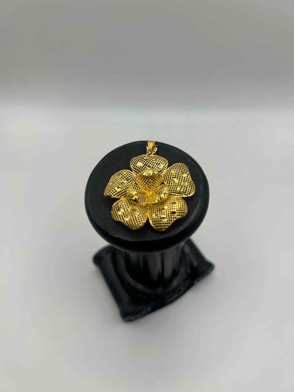 Çiçek Desenli Kolye Ucu – 22 Ayar Altın Kaplama 925 Gümüş El İşçiliği | NYR Kuyumculuk