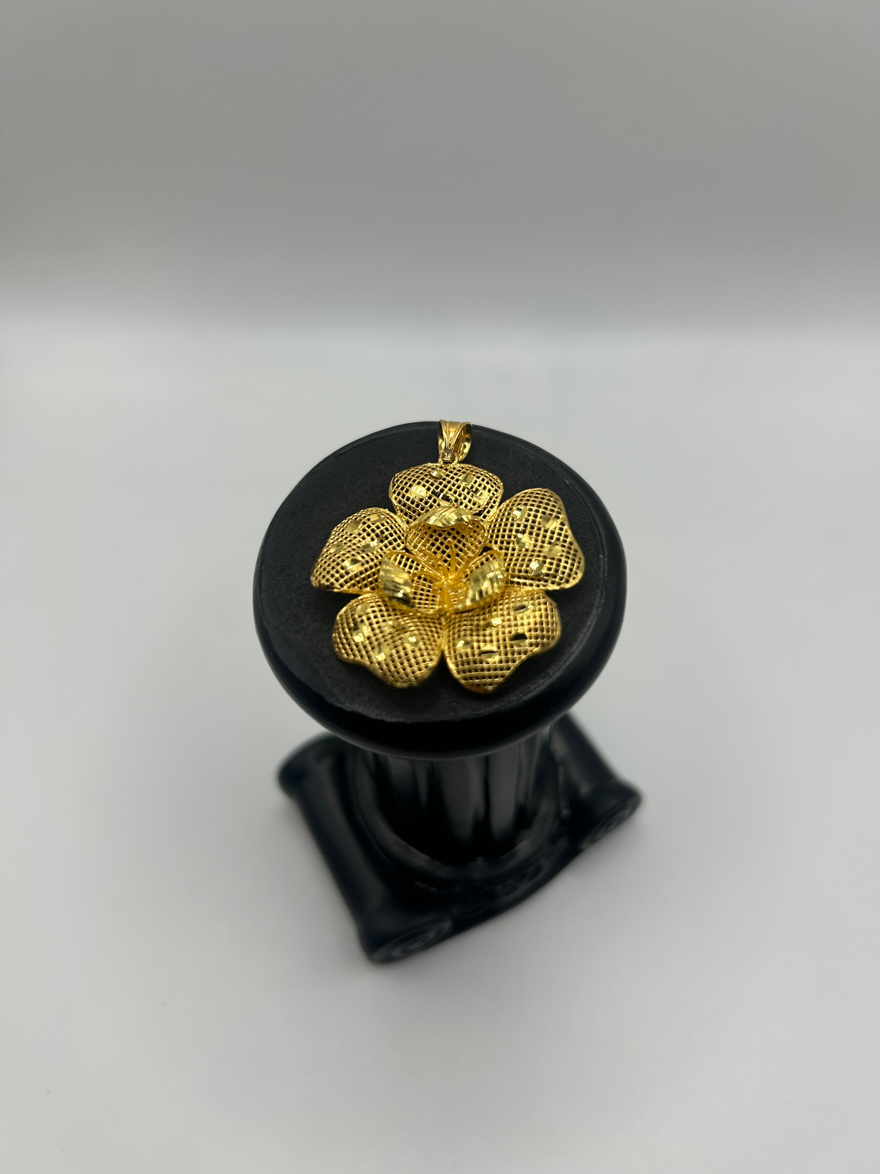 Çiçek Desenli Kolye Ucu – 22 Ayar Altın Kaplama 925 Gümüş El İşçiliği | NYR Kuyumculuk