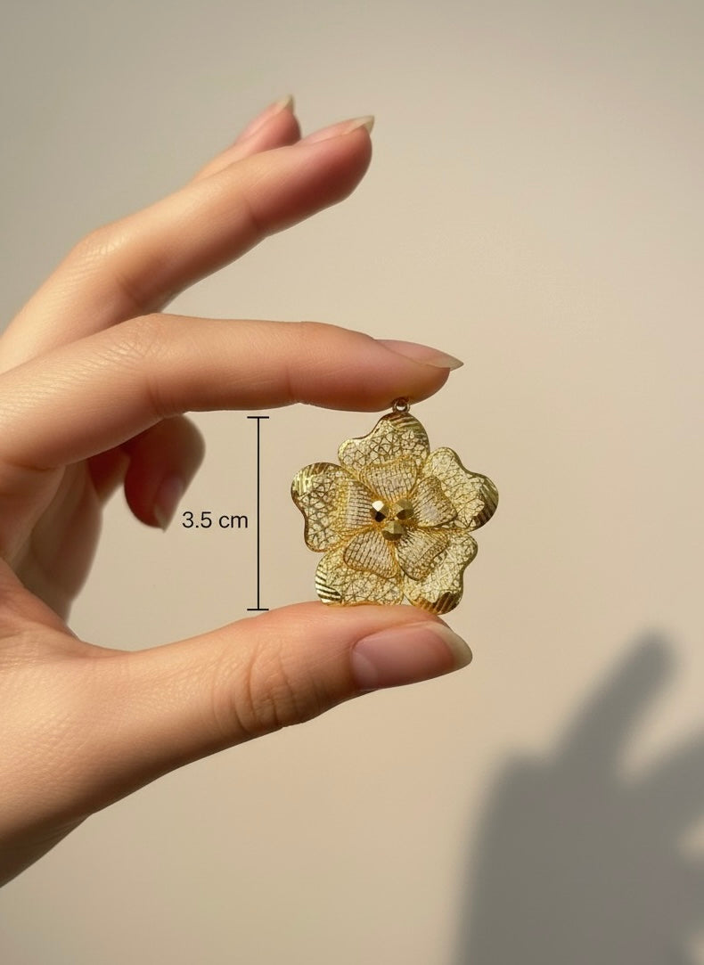 Zarif Çiçek Desenli Kolye Ucu – 22 Ayar Altın Kaplama 925 Gümüş El İşçiliği | NYR Kuyumculuk