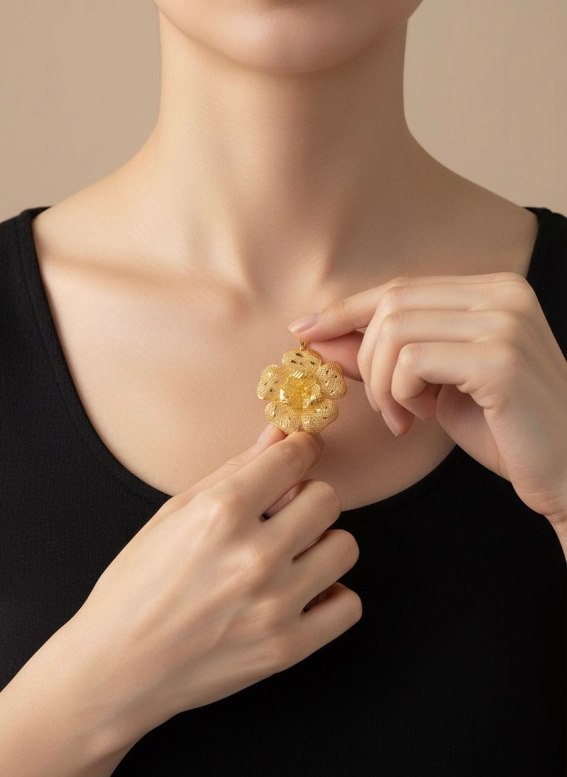 Çiçek Desenli Kolye Ucu – 22 Ayar Altın Kaplama 925 Gümüş El İşçiliği | NYR Kuyumculuk