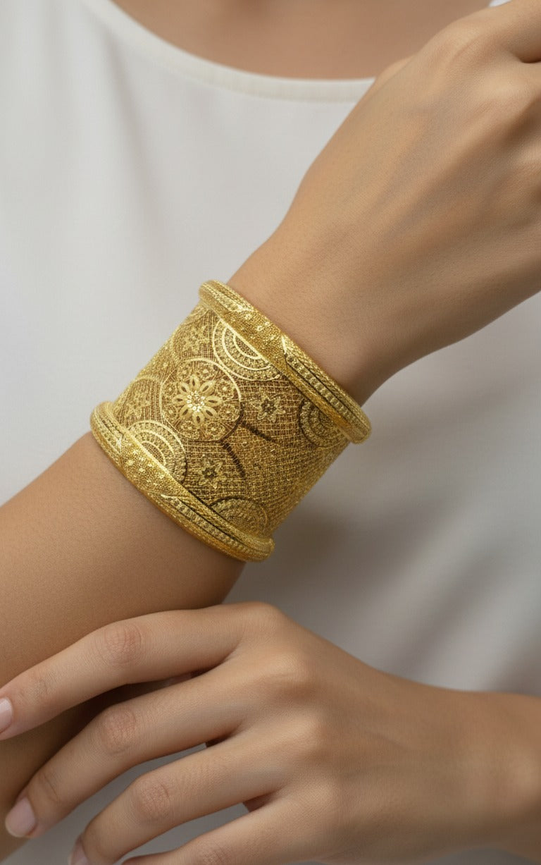 Hint Motifli Geniş Tül Bilezik 925 Ayar Gümüş Üzeri 22 Ayar Altın Kaplama – 7 cm